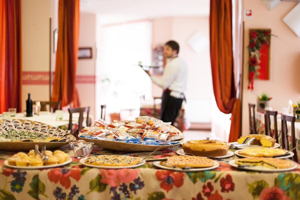 Hotel Fabbrini Abbadia San Salvator Bagian luar foto