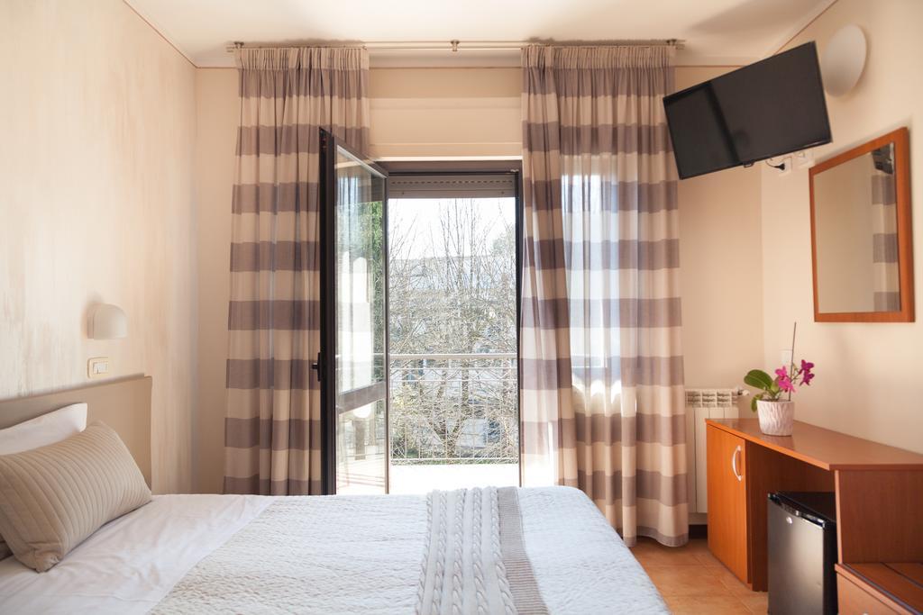 Hotel Fabbrini Abbadia San Salvator Bagian luar foto