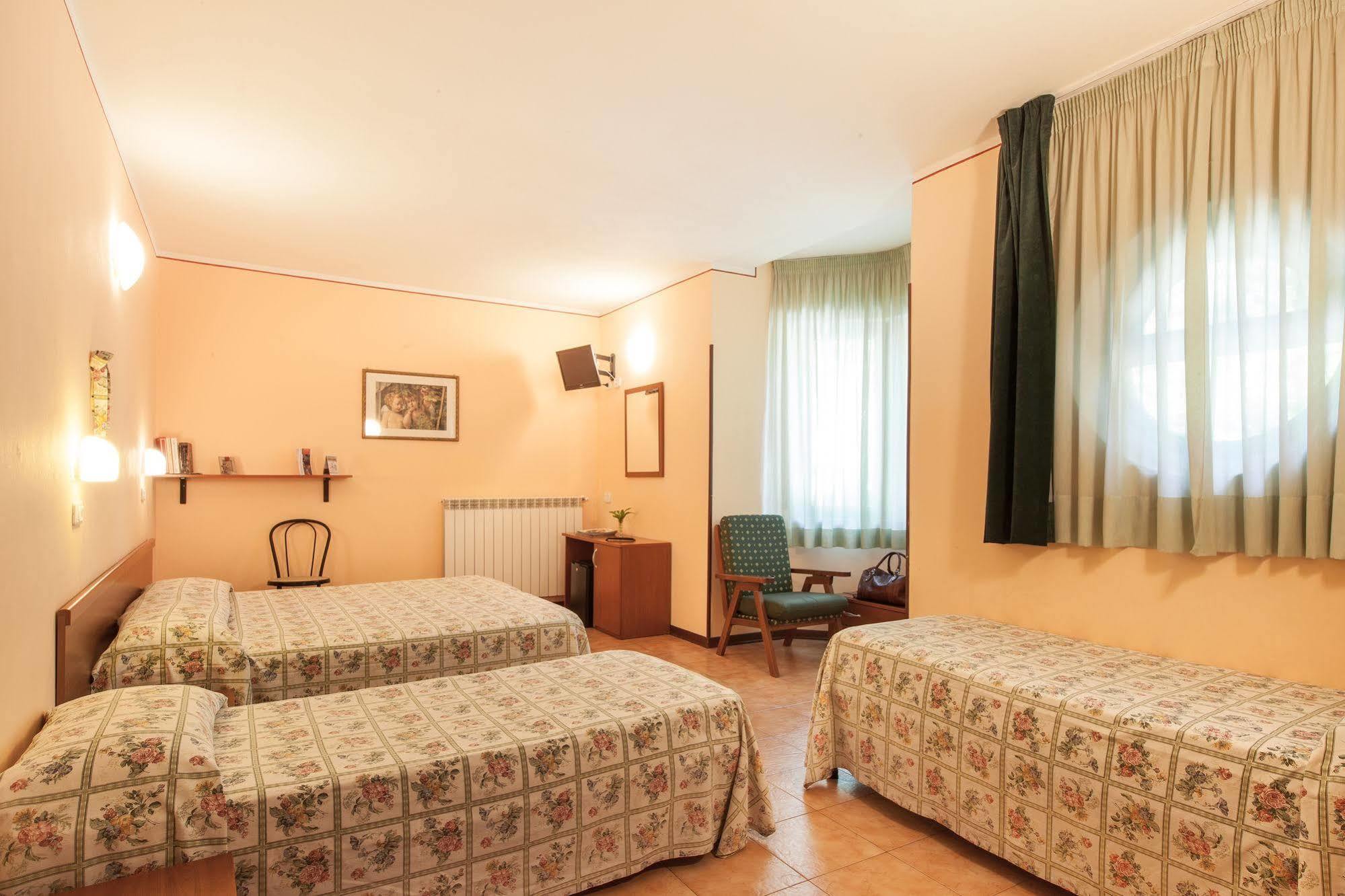 Hotel Fabbrini Abbadia San Salvator Bagian luar foto