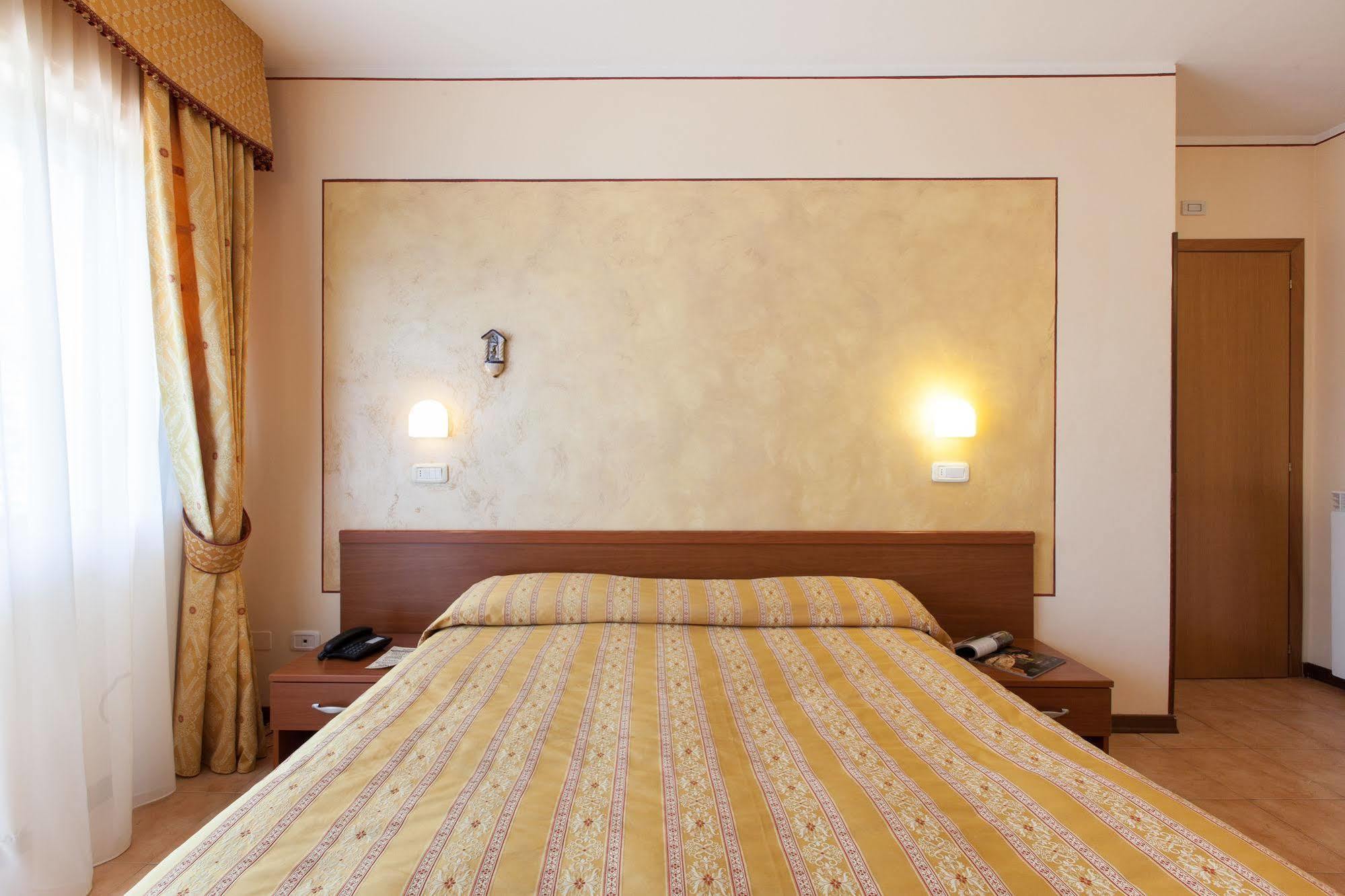 Hotel Fabbrini Abbadia San Salvator Bagian luar foto