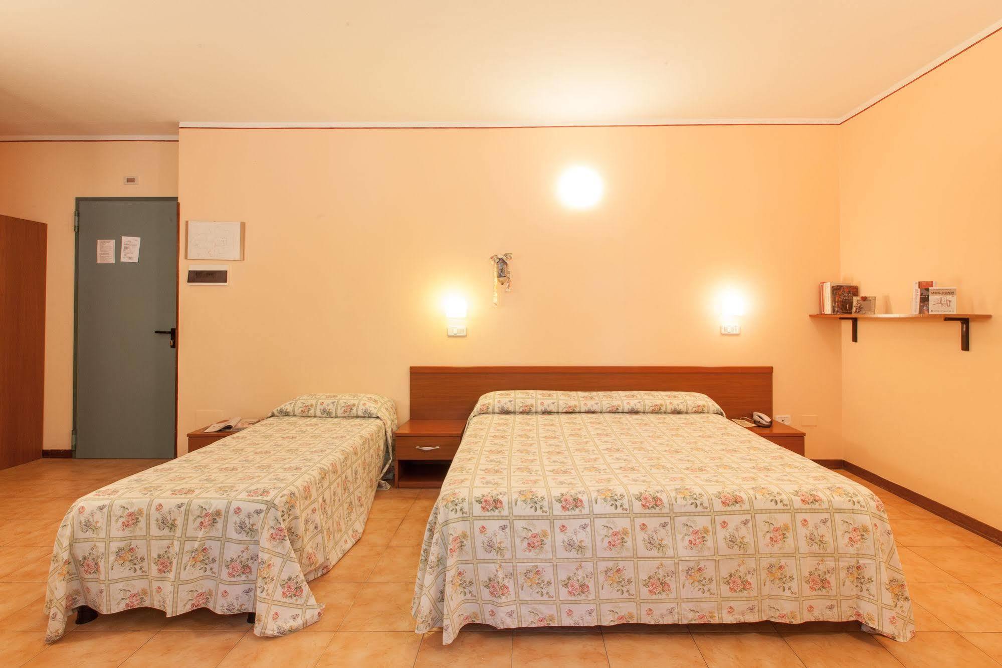 Hotel Fabbrini Abbadia San Salvator Bagian luar foto